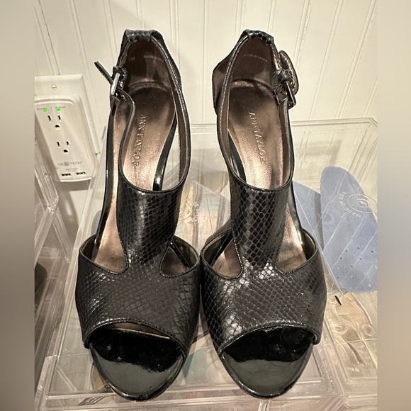 Ann Taylor Julia Python black T-strap - Picture 1 of 2